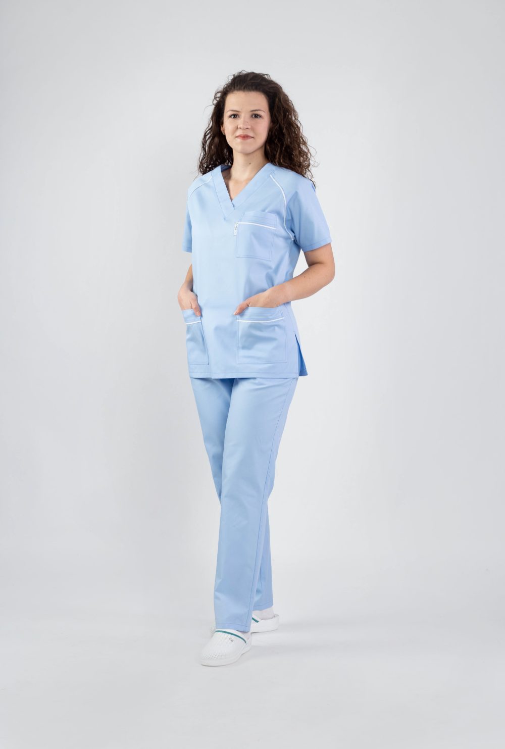 costum medical asistenta cu bluza si pantalon